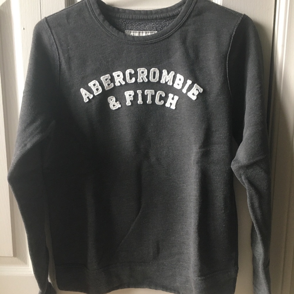 Grey Abercrombie & Fitch crew neck: